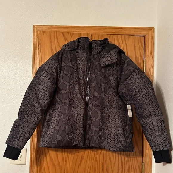 Varley Dorothy Ski Jacket - NWT - Size L Down Filled - Picture 3 of 15